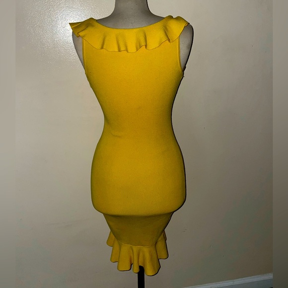 Yellow dress size small - Picture 6 of 7